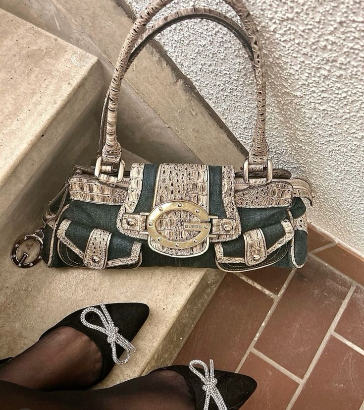 Los errores más comunes al comprar bolsos Guess vintage en Vinted