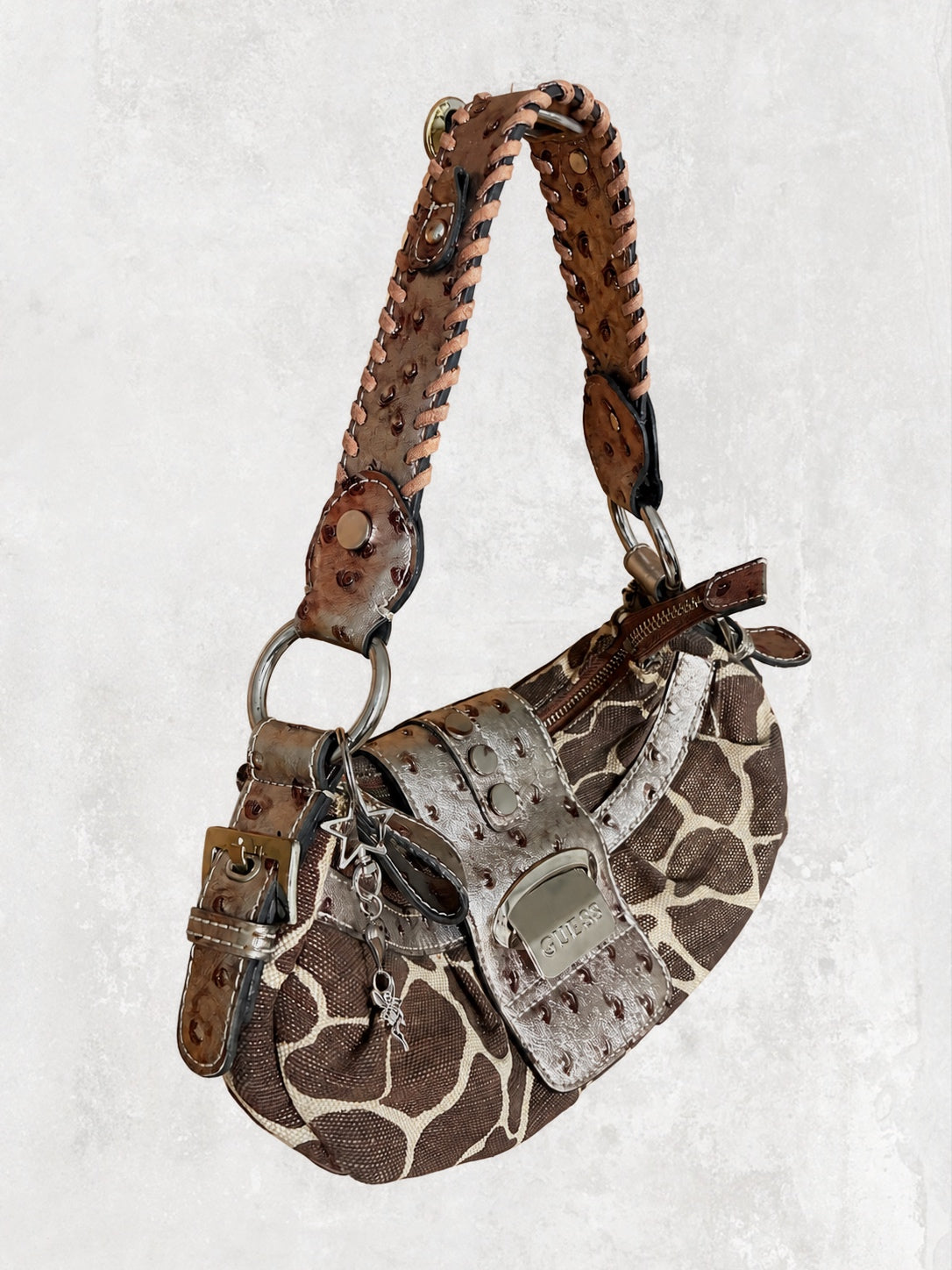 GUESS GIRAFFE