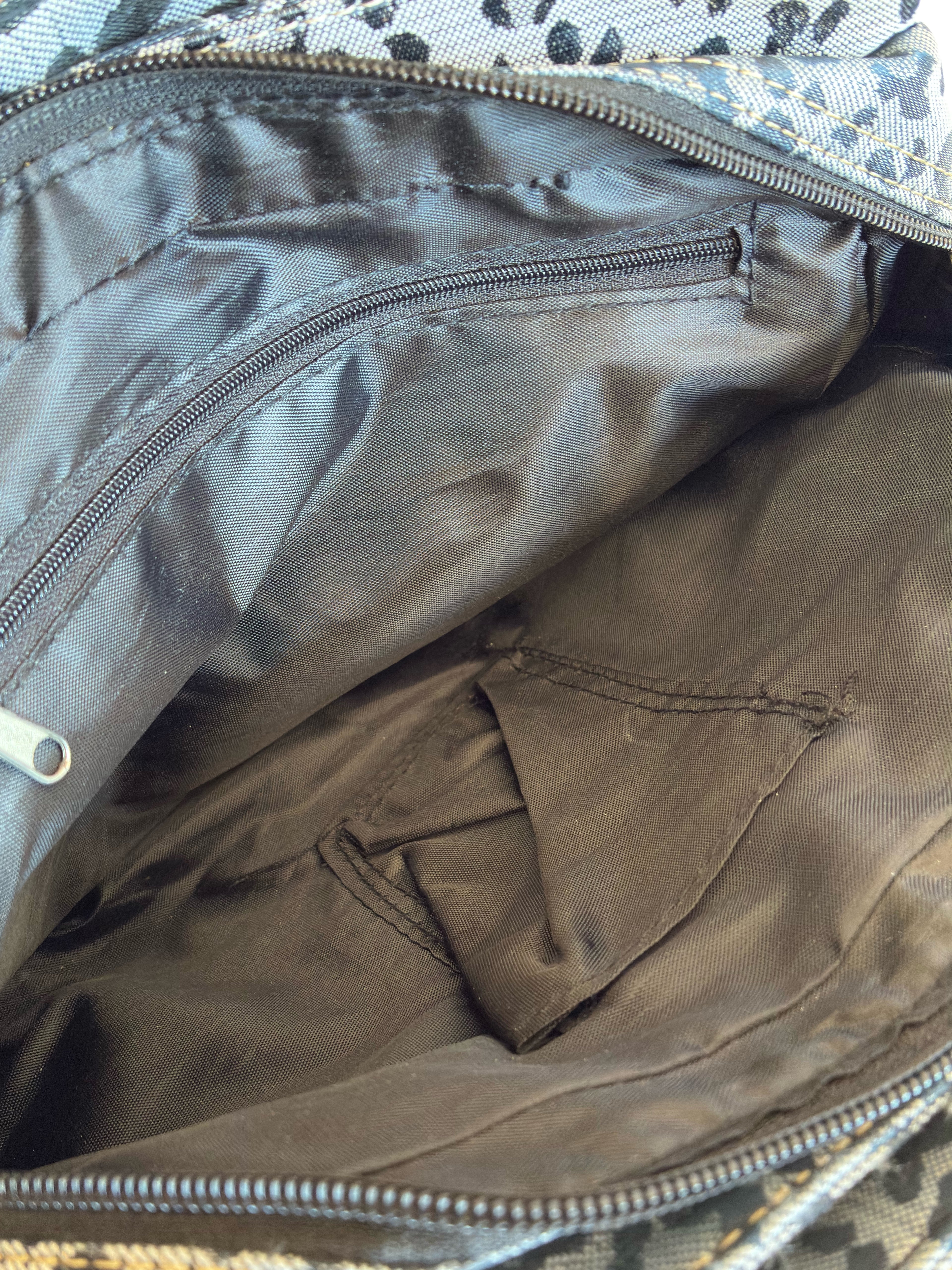 Bolso Leopard Rebel por dentro